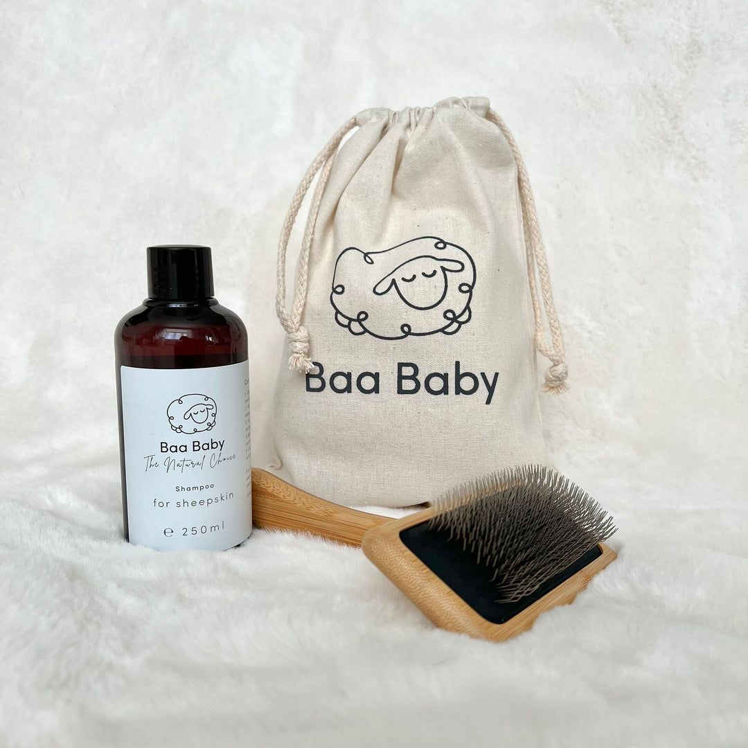 Specialist shampoo for cleaning sheepskin rugs and pramliners, presented in a gift set.  Shampoo contains lanolin and set also includes a bamboo slicker brush to remove dirt from sheepskin rugs