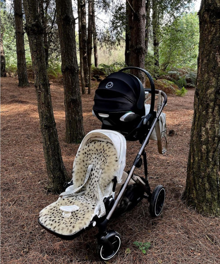 Sheepskin buggy liner fitting perfectly in the Cybex Balios double pram