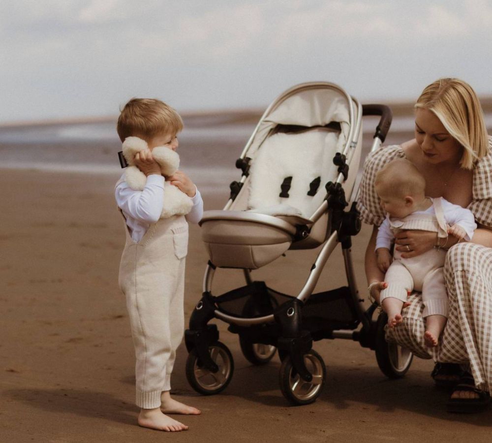 Sheepskin ram liner in the egg pram