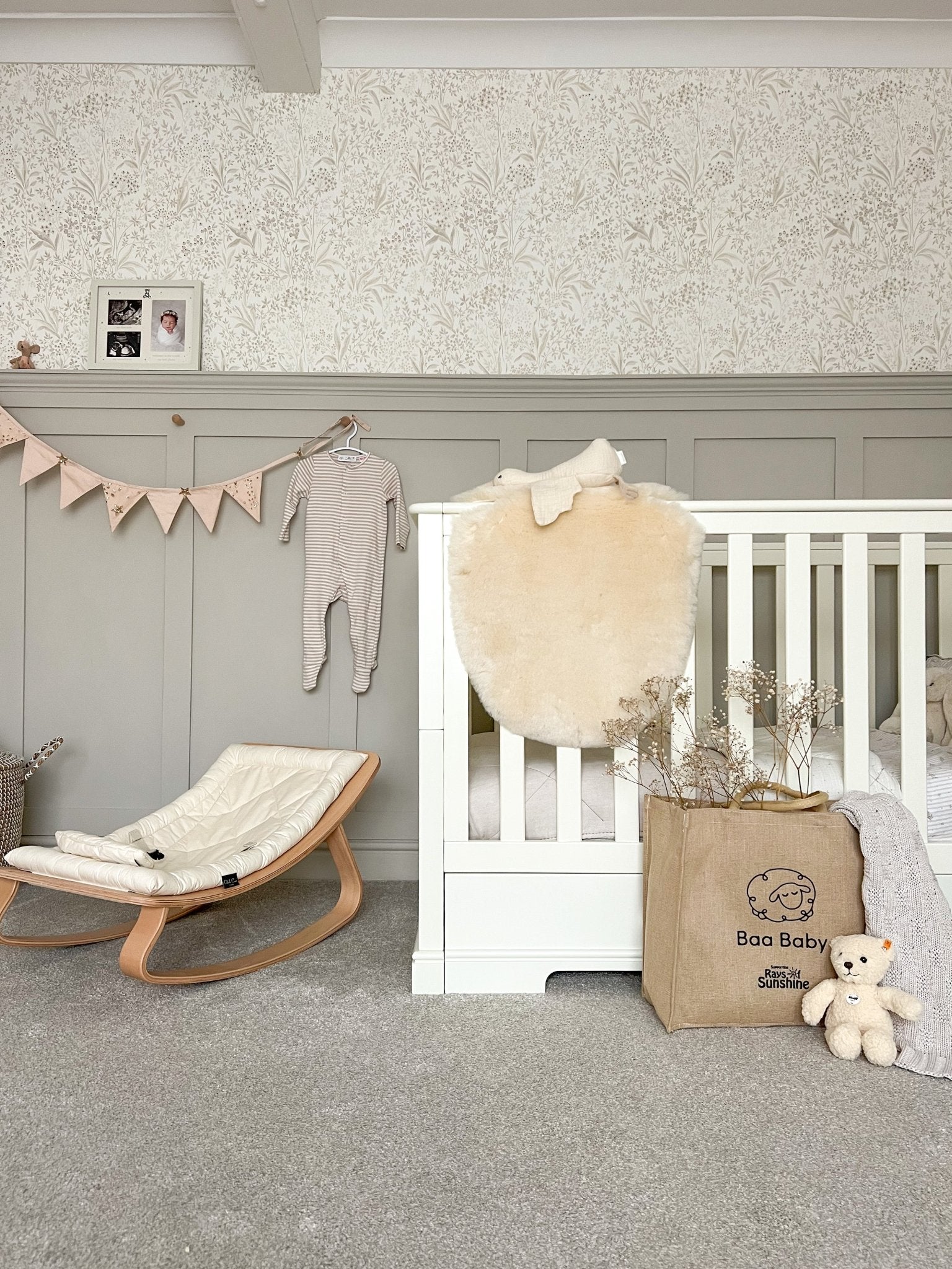 How does sheepskin help baby sleep ?