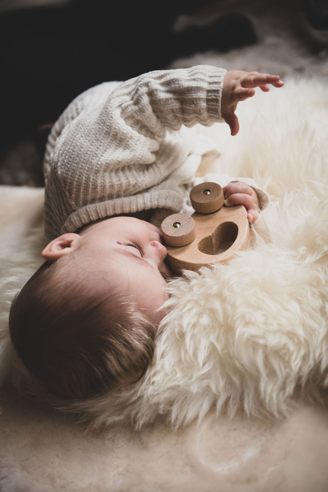 Can a baby sleep on sheepskin?