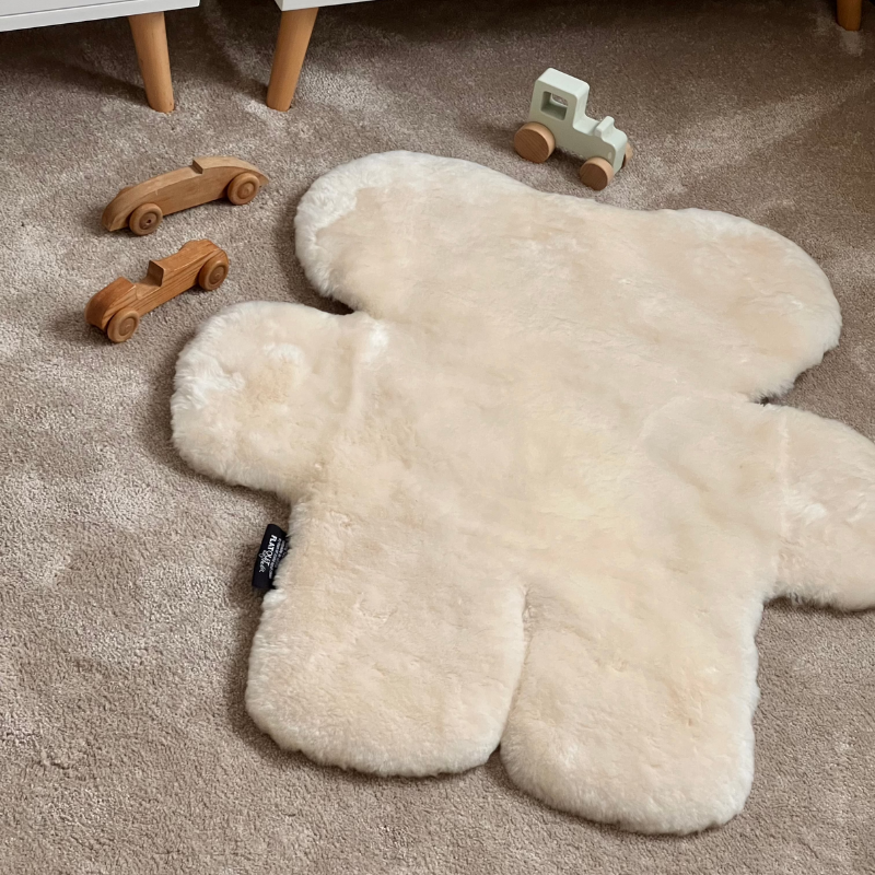 Sheepskin flat-out rug