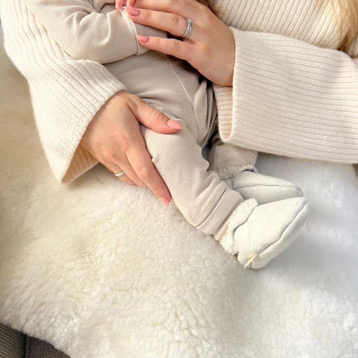 Sheepskin baby booties in cream lambskin slippers