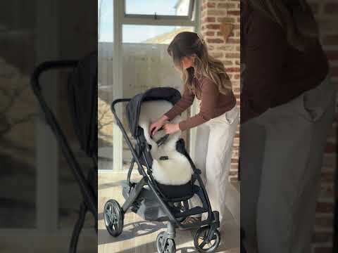 Sheepskin liner fitting in the Uppababy Vista V3 buggy