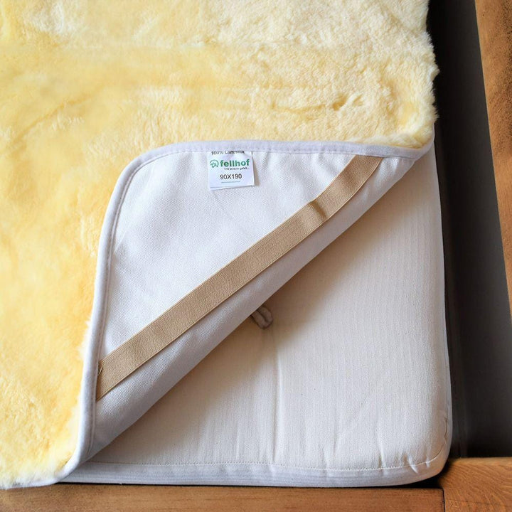Elastic Fittings for Fellhof Lambskin Mattress Cover to Show Comfortable Fittings
